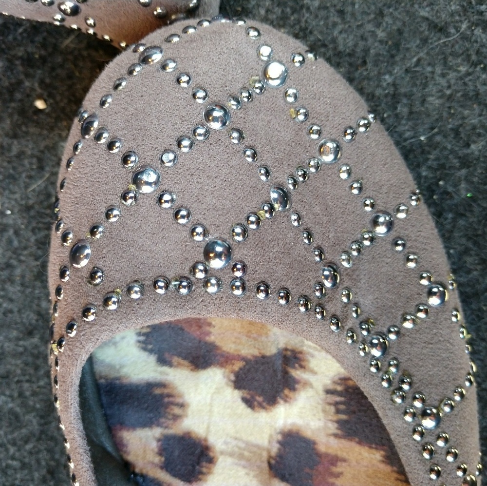 Gray and silver flats Gianni Bini size 7.5
